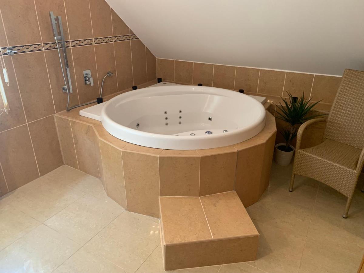 Apartmany City 2 Ostrava Bagian luar foto